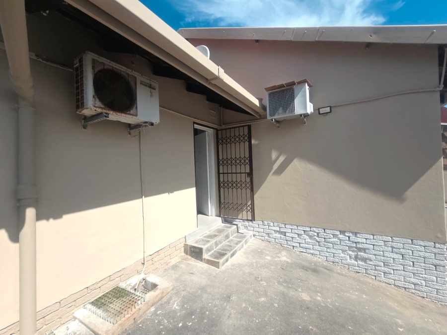 To Let 3 Bedroom Property for Rent in Avoca KwaZulu-Natal