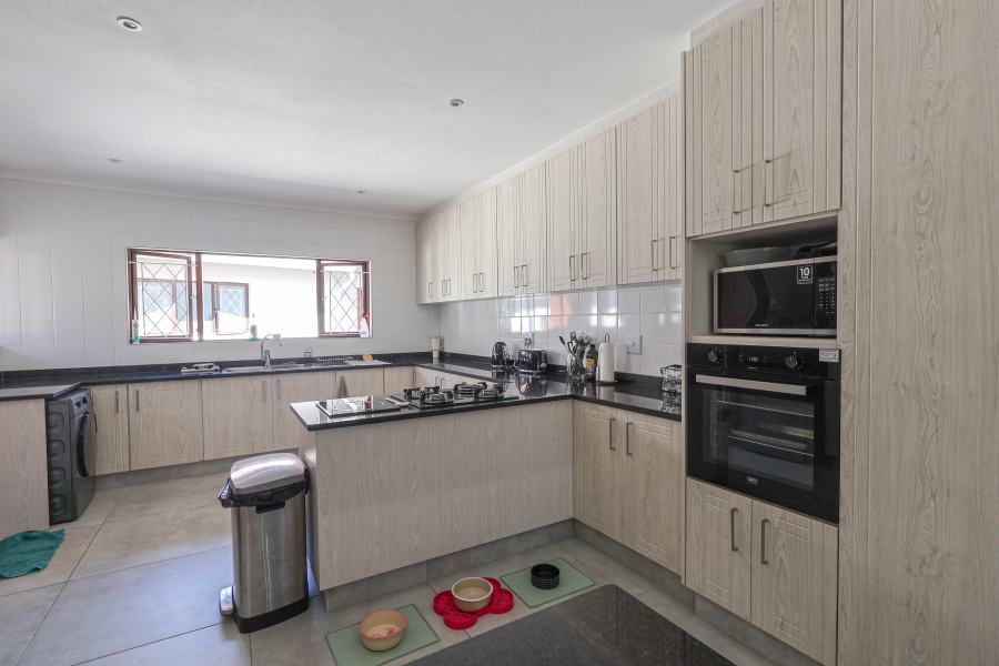3 Bedroom Property for Sale in Amanzimtoti KwaZulu-Natal