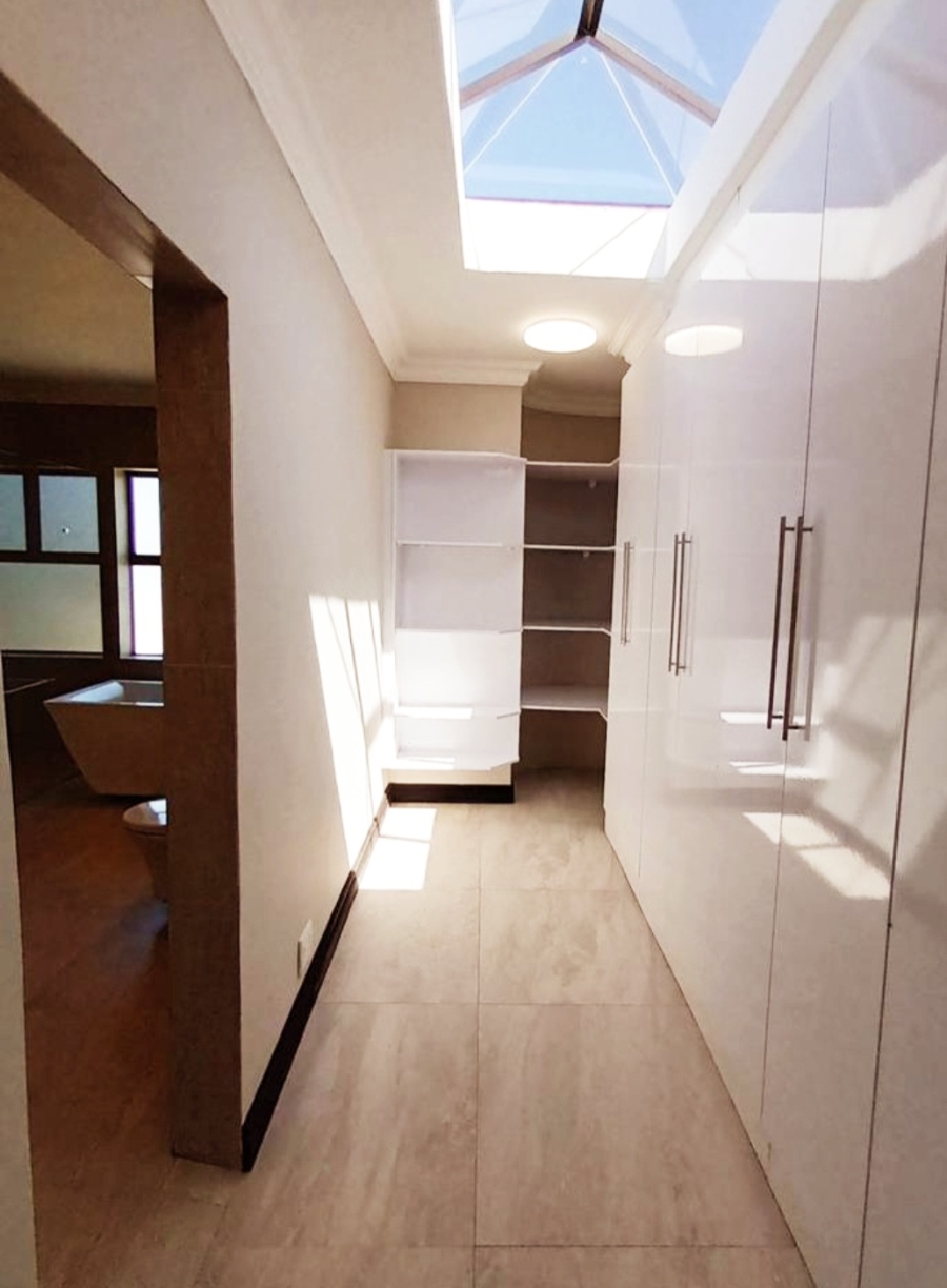 To Let 6 Bedroom Property for Rent in La Lucia KwaZulu-Natal