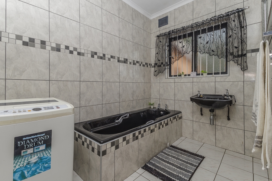 3 Bedroom Property for Sale in Mount Vernon KwaZulu-Natal