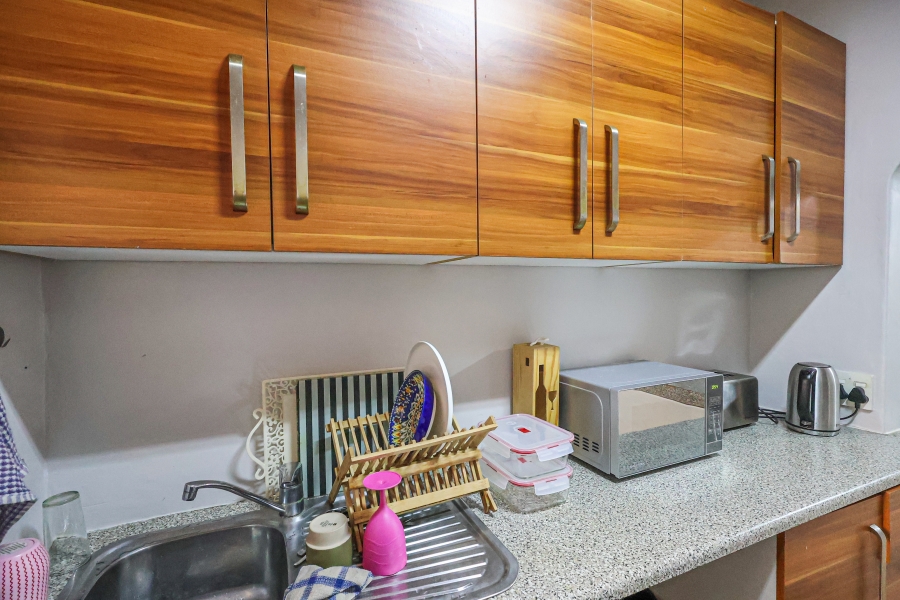 1 Bedroom Property for Sale in Essenwood KwaZulu-Natal