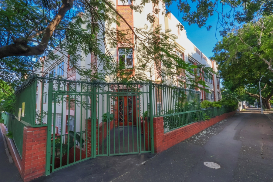 1 Bedroom Property for Sale in Essenwood KwaZulu-Natal