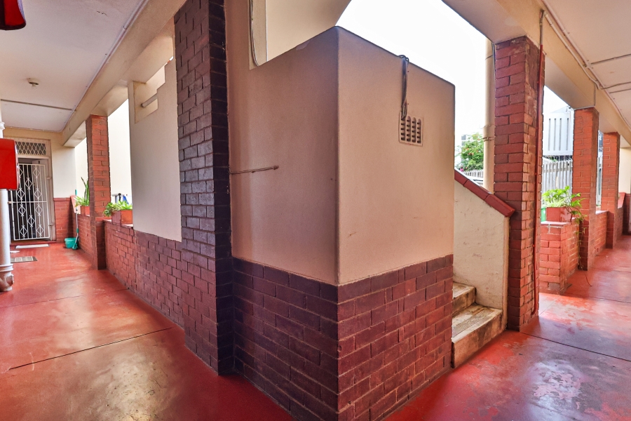 1 Bedroom Property for Sale in Essenwood KwaZulu-Natal