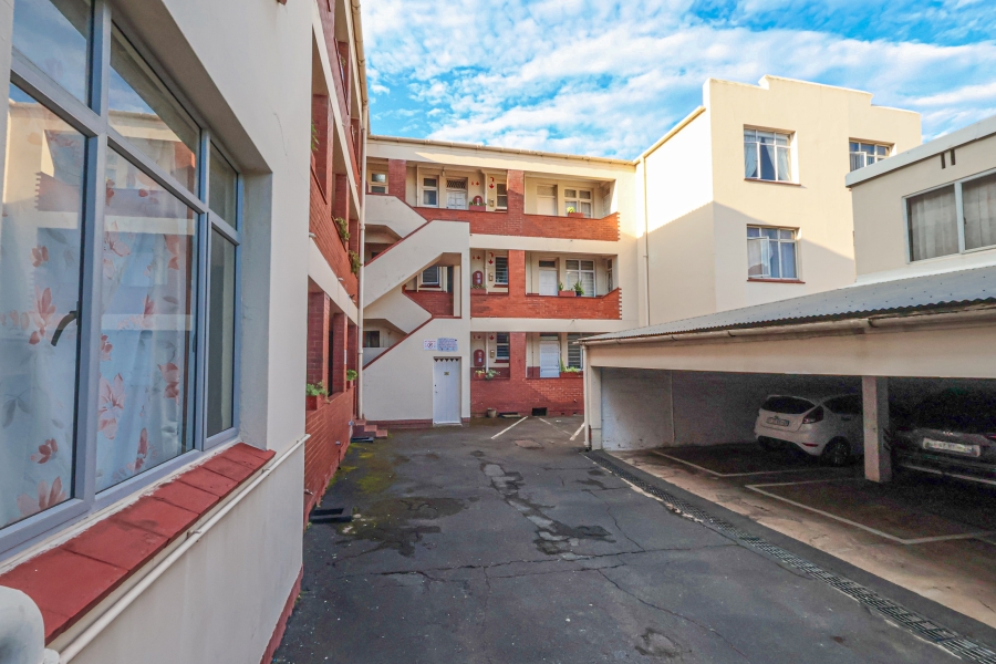 1 Bedroom Property for Sale in Essenwood KwaZulu-Natal