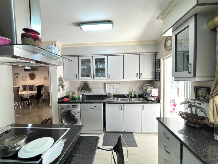 4 Bedroom Property for Sale in Sherwood KwaZulu-Natal