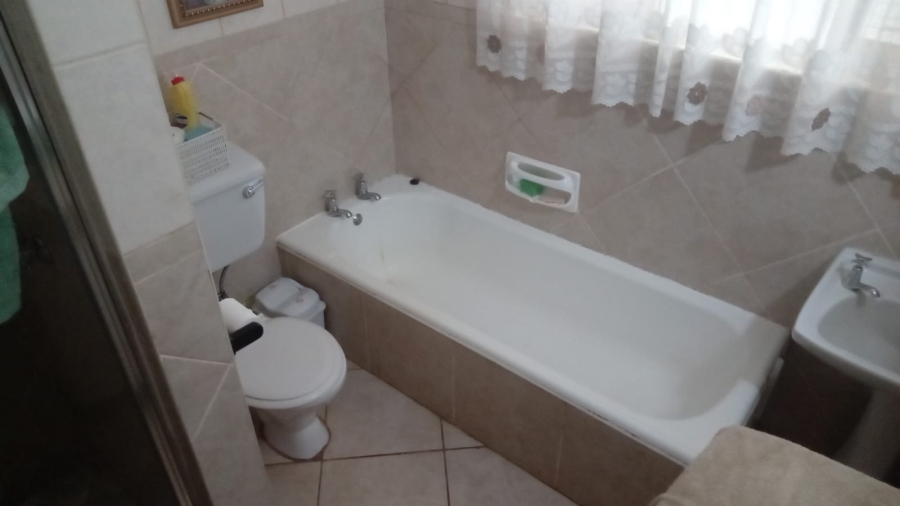 4 Bedroom Property for Sale in Uvongo KwaZulu-Natal