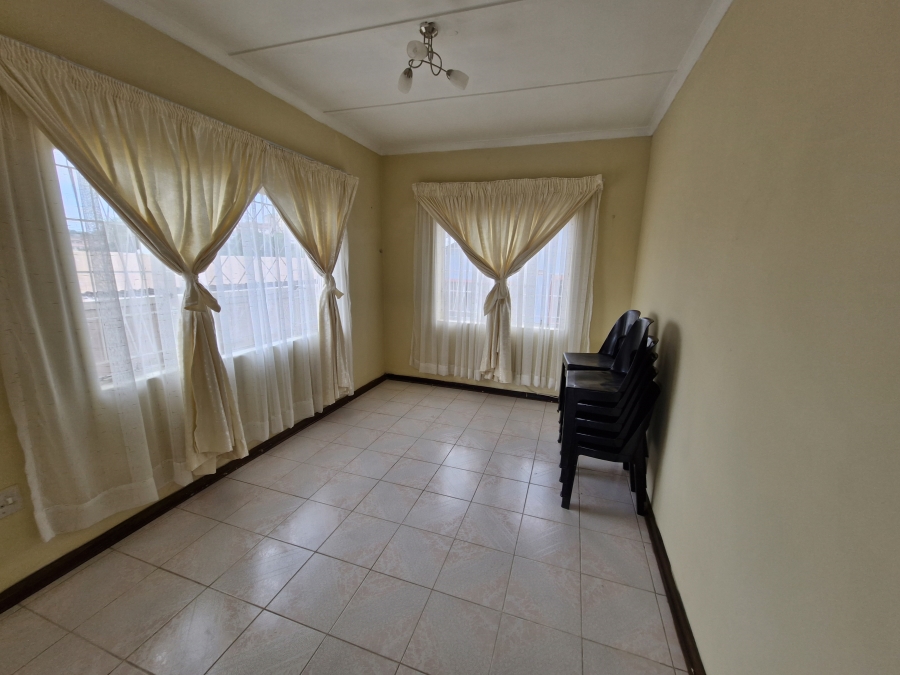 To Let 4 Bedroom Property for Rent in Reservoir Hills KwaZulu-Natal
