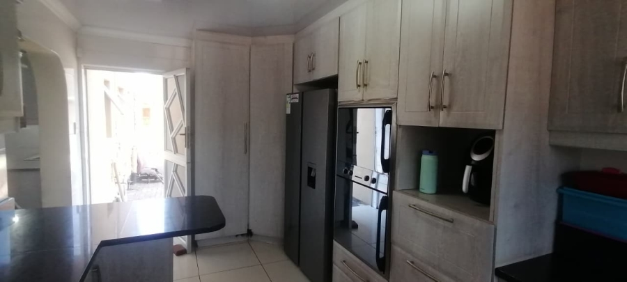 5 Bedroom Property for Sale in Margate KwaZulu-Natal