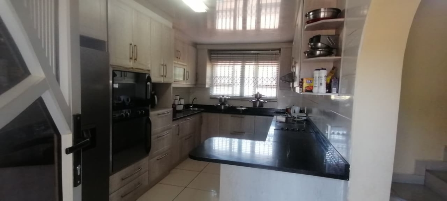 5 Bedroom Property for Sale in Margate KwaZulu-Natal