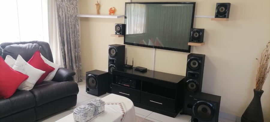 5 Bedroom Property for Sale in Margate KwaZulu-Natal