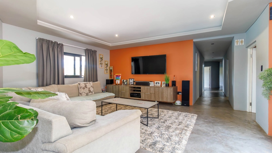 6 Bedroom Property for Sale in Crestholme KwaZulu-Natal