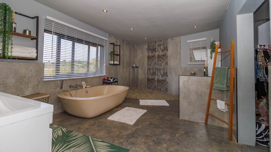 6 Bedroom Property for Sale in Crestholme KwaZulu-Natal