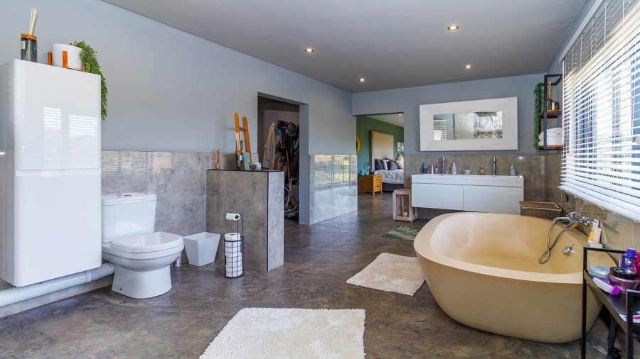 6 Bedroom Property for Sale in Crestholme KwaZulu-Natal