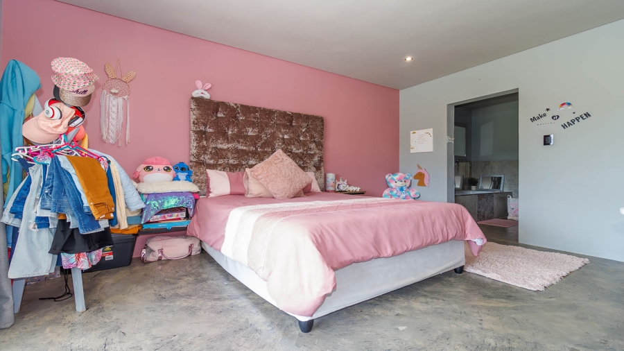 6 Bedroom Property for Sale in Crestholme KwaZulu-Natal