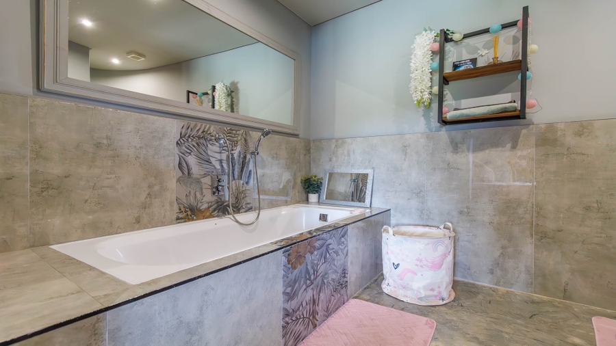 6 Bedroom Property for Sale in Crestholme KwaZulu-Natal