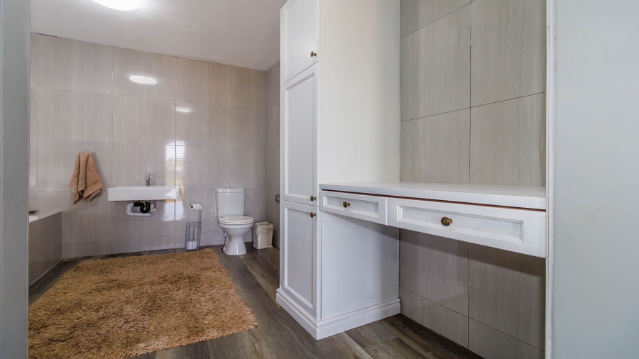 6 Bedroom Property for Sale in Crestholme KwaZulu-Natal