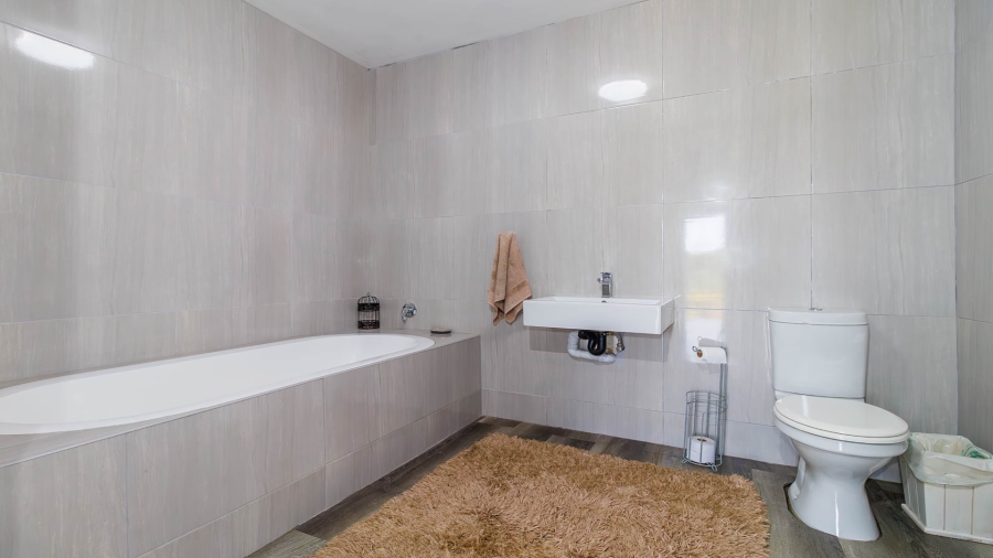 6 Bedroom Property for Sale in Crestholme KwaZulu-Natal