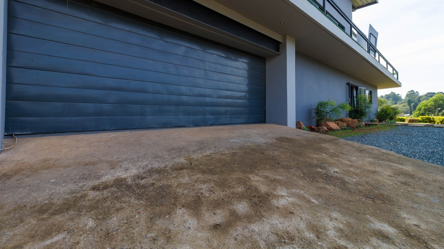 6 Bedroom Property for Sale in Crestholme KwaZulu-Natal