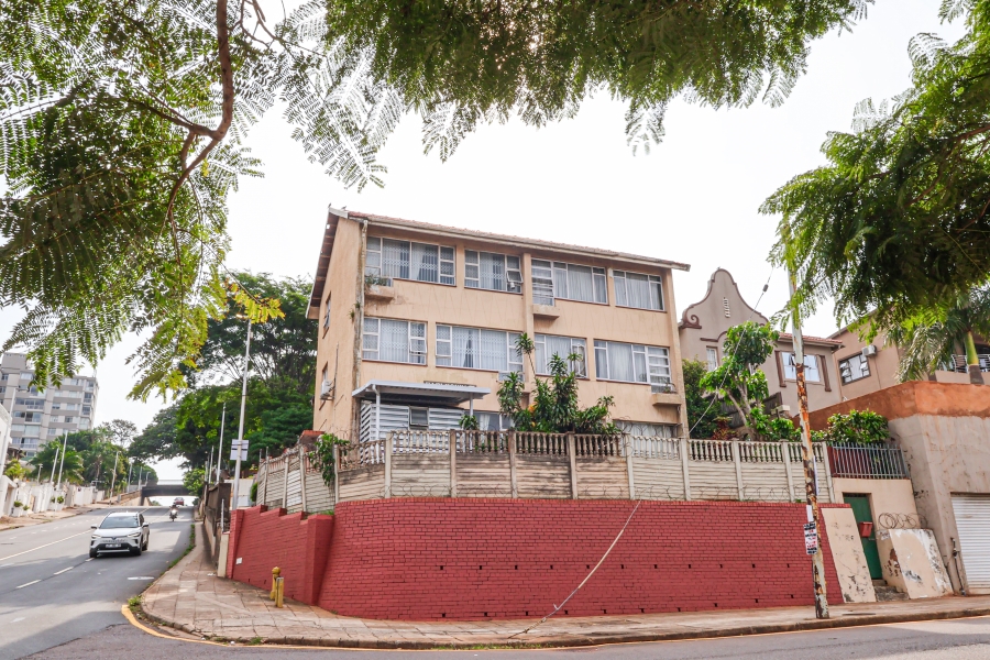 1 Bedroom Property for Sale in Essenwood KwaZulu-Natal