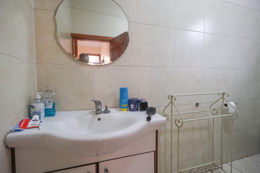 1 Bedroom Property for Sale in Essenwood KwaZulu-Natal