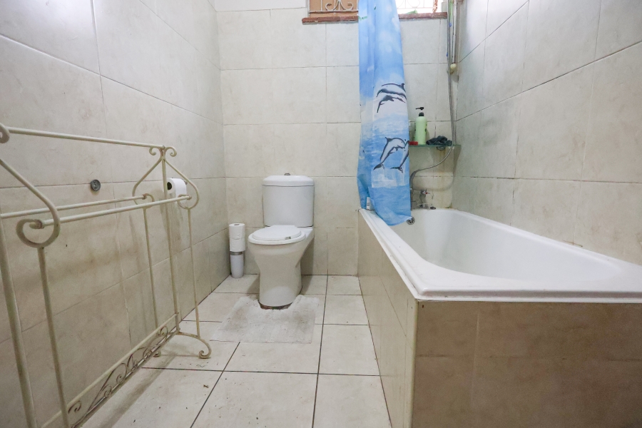 1 Bedroom Property for Sale in Essenwood KwaZulu-Natal