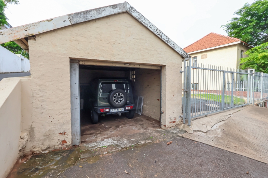 1 Bedroom Property for Sale in Essenwood KwaZulu-Natal
