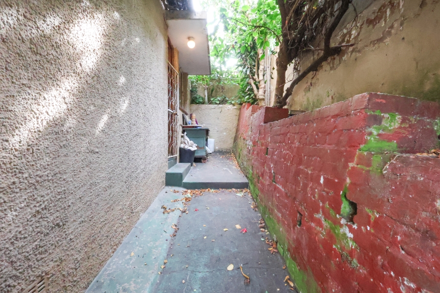 1 Bedroom Property for Sale in Essenwood KwaZulu-Natal