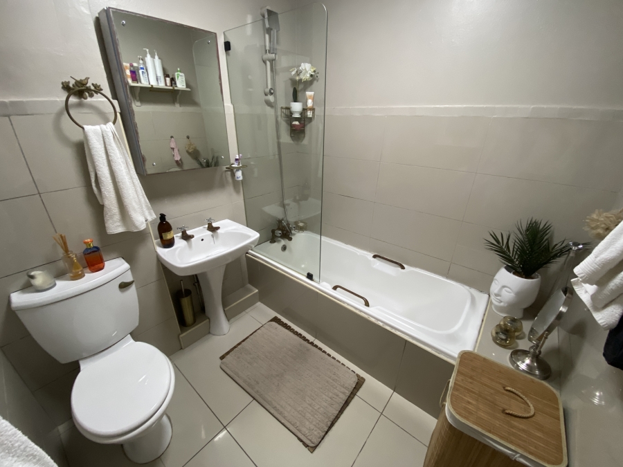 To Let 2 Bedroom Property for Rent in Westbrook KwaZulu-Natal