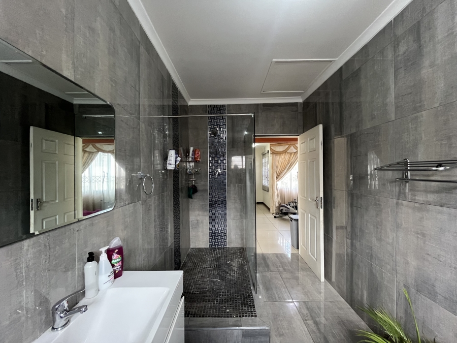 4 Bedroom Property for Sale in Sunford KwaZulu-Natal