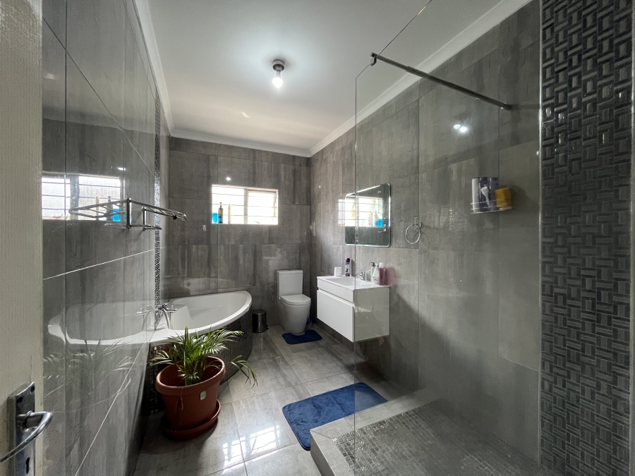 4 Bedroom Property for Sale in Sunford KwaZulu-Natal