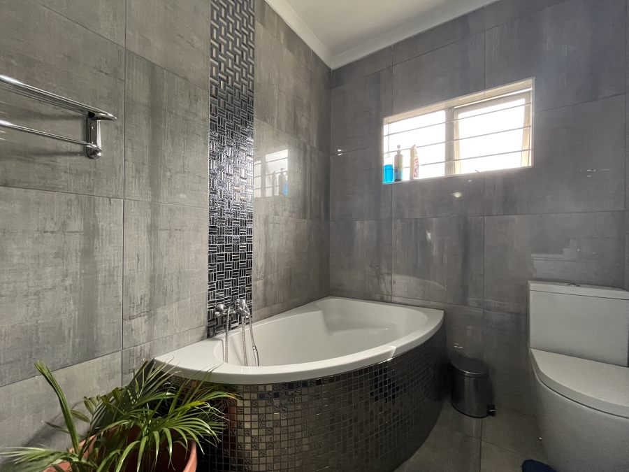 4 Bedroom Property for Sale in Sunford KwaZulu-Natal