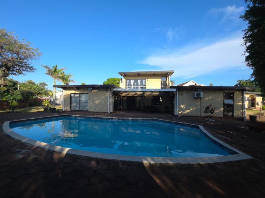 6 Bedroom Property for Sale in Amanzimtoti KwaZulu-Natal