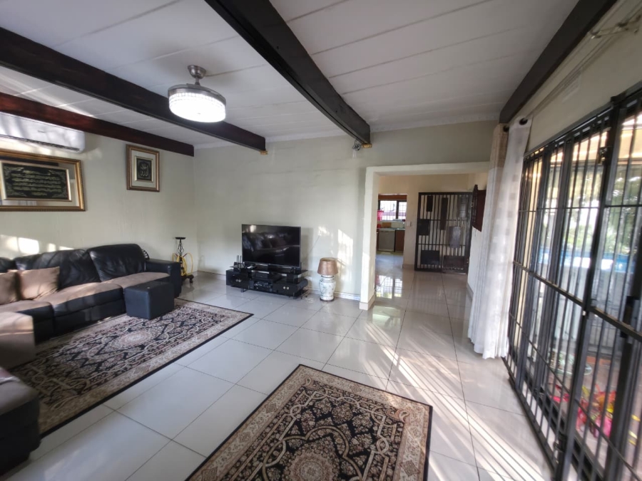 6 Bedroom Property for Sale in Amanzimtoti KwaZulu-Natal