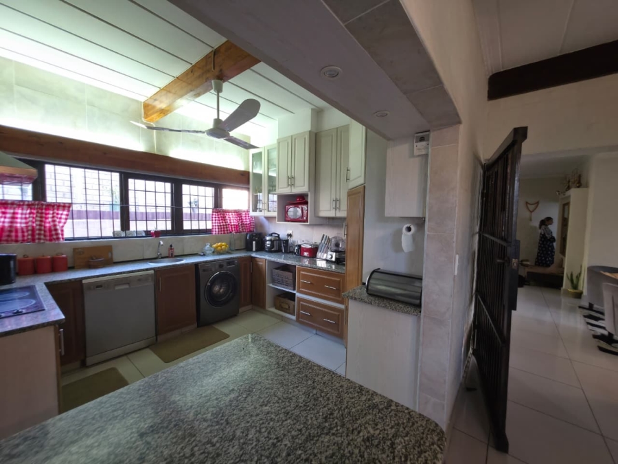 6 Bedroom Property for Sale in Amanzimtoti KwaZulu-Natal