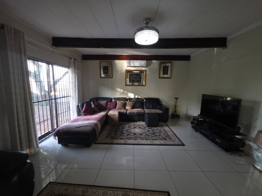 6 Bedroom Property for Sale in Amanzimtoti KwaZulu-Natal