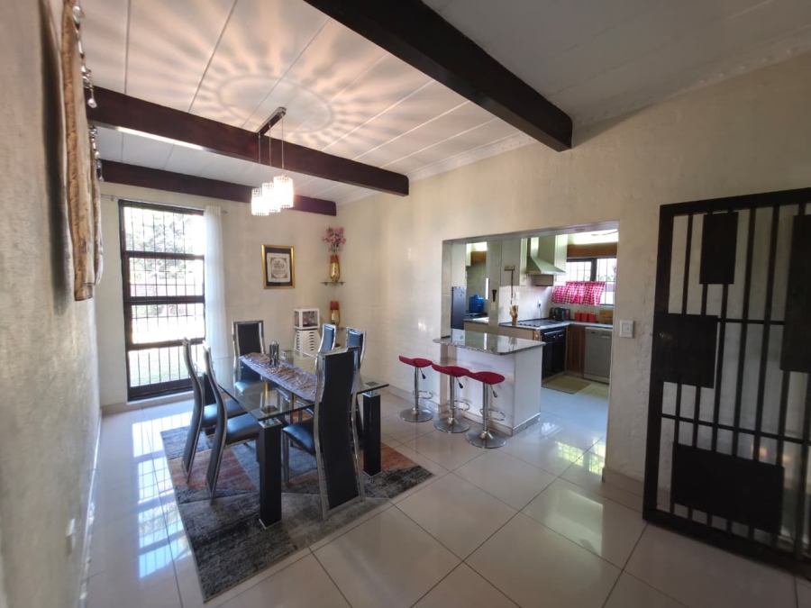 6 Bedroom Property for Sale in Amanzimtoti KwaZulu-Natal