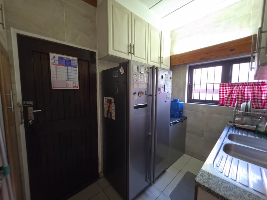6 Bedroom Property for Sale in Amanzimtoti KwaZulu-Natal