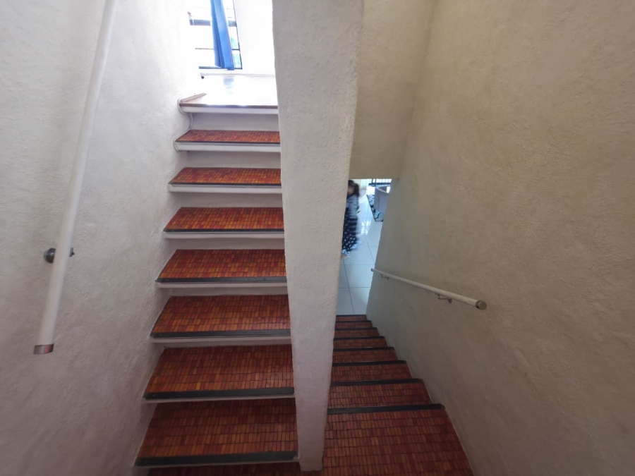 6 Bedroom Property for Sale in Amanzimtoti KwaZulu-Natal