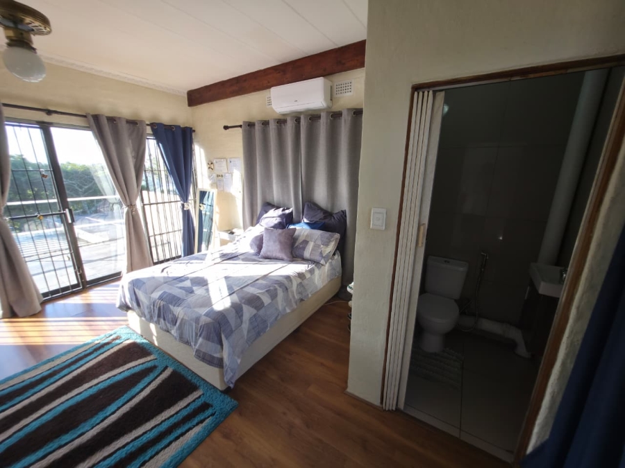6 Bedroom Property for Sale in Amanzimtoti KwaZulu-Natal
