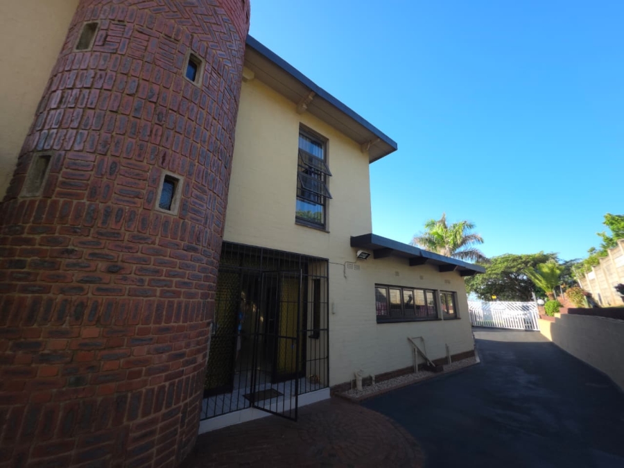 6 Bedroom Property for Sale in Amanzimtoti KwaZulu-Natal