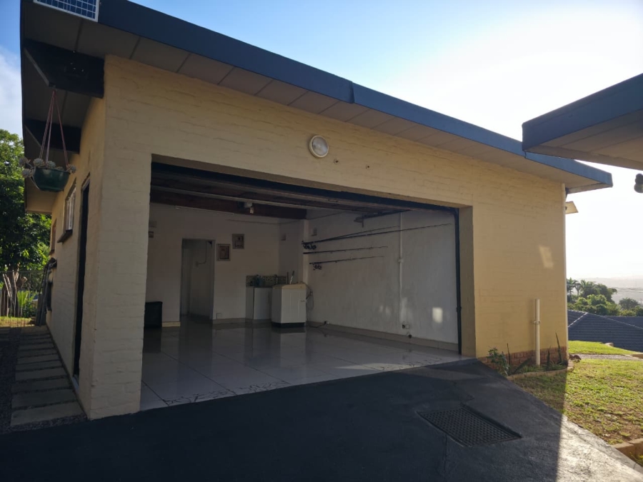 6 Bedroom Property for Sale in Amanzimtoti KwaZulu-Natal