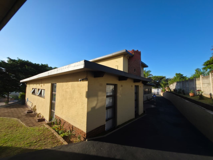 6 Bedroom Property for Sale in Amanzimtoti KwaZulu-Natal