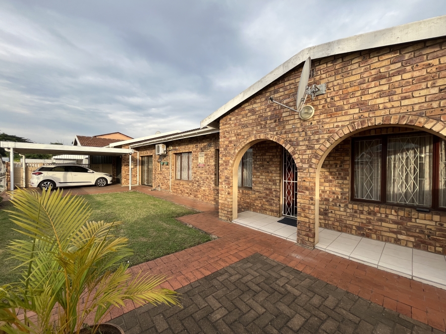 4 Bedroom Property for Sale in Palmview KwaZulu-Natal