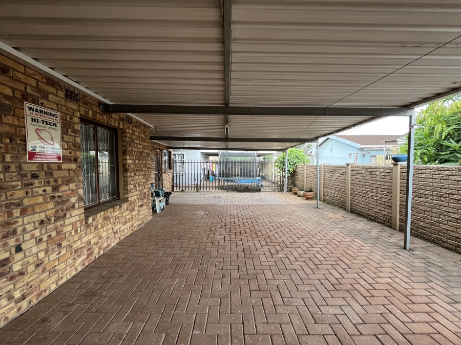 4 Bedroom Property for Sale in Palmview KwaZulu-Natal