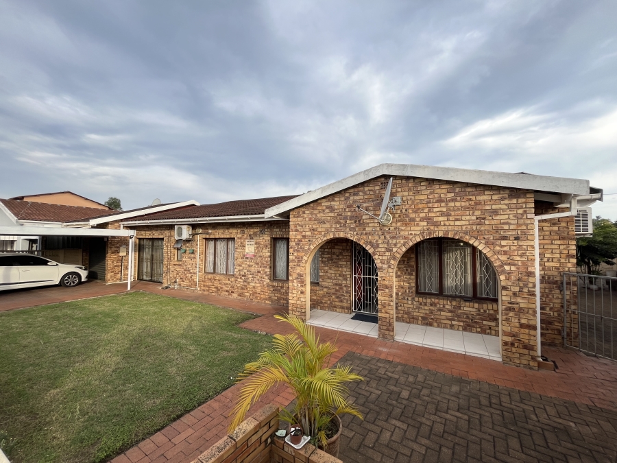 4 Bedroom Property for Sale in Palmview KwaZulu-Natal