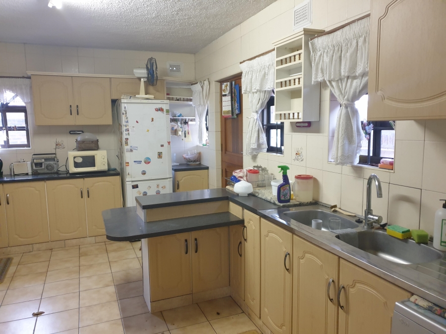 To Let 6 Bedroom Property for Rent in Avoca KwaZulu-Natal