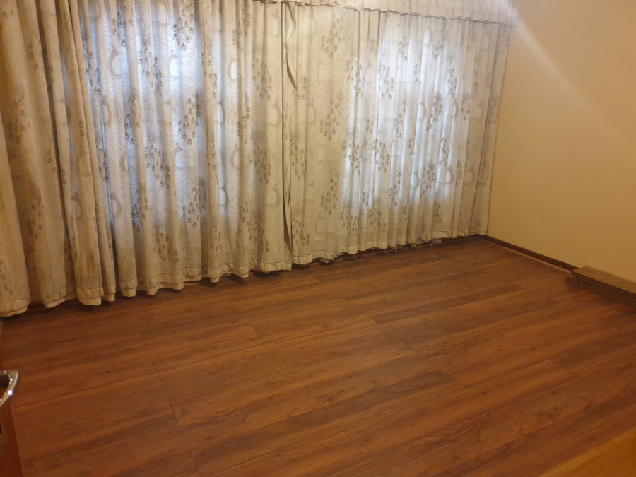 To Let 6 Bedroom Property for Rent in Avoca KwaZulu-Natal