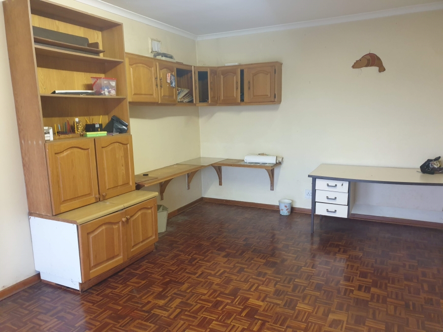 To Let 6 Bedroom Property for Rent in Avoca KwaZulu-Natal