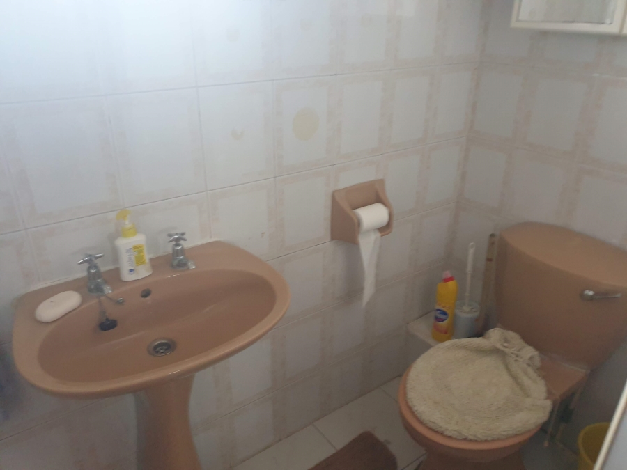 To Let 6 Bedroom Property for Rent in Avoca KwaZulu-Natal