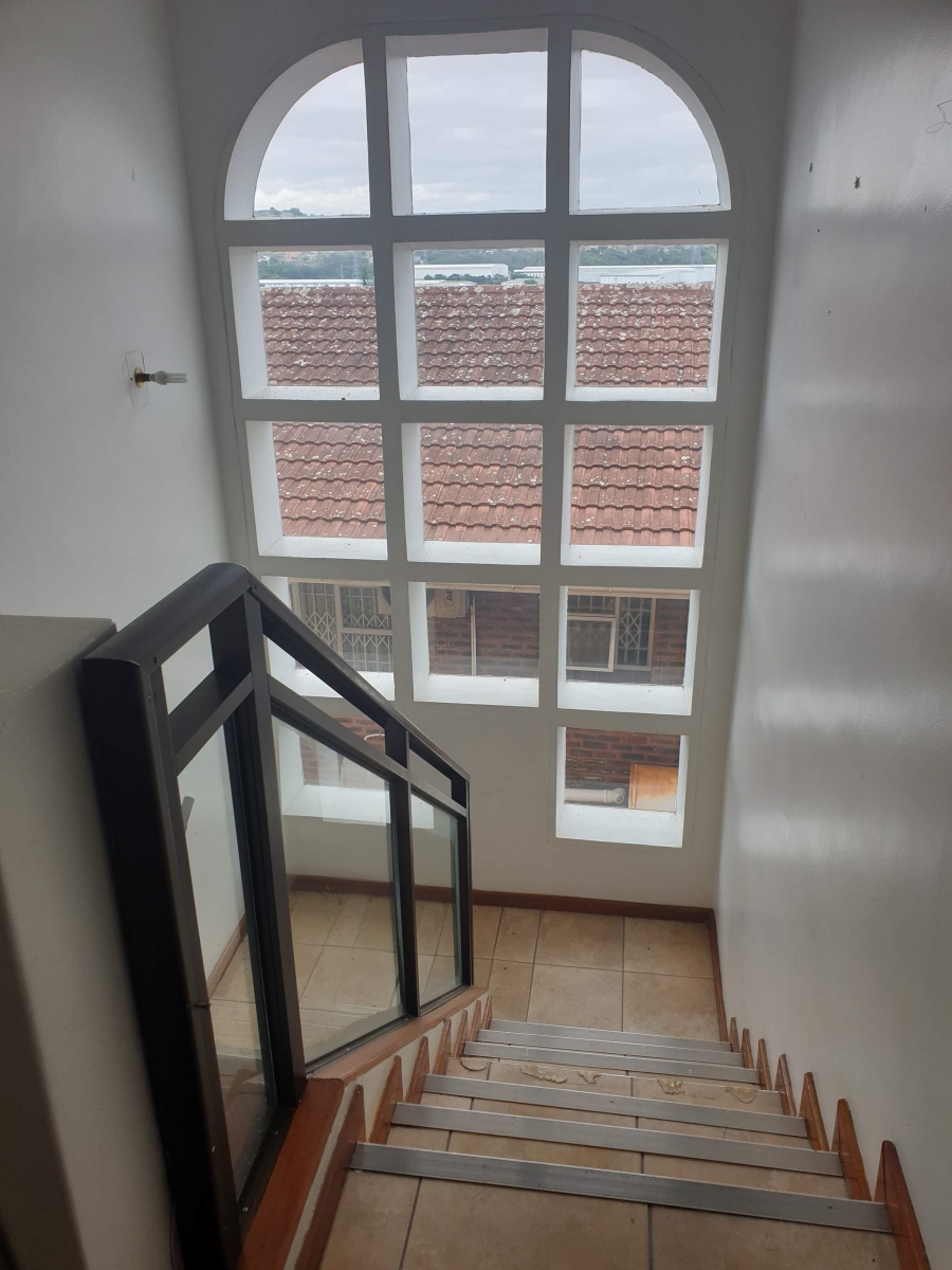To Let 6 Bedroom Property for Rent in Avoca KwaZulu-Natal